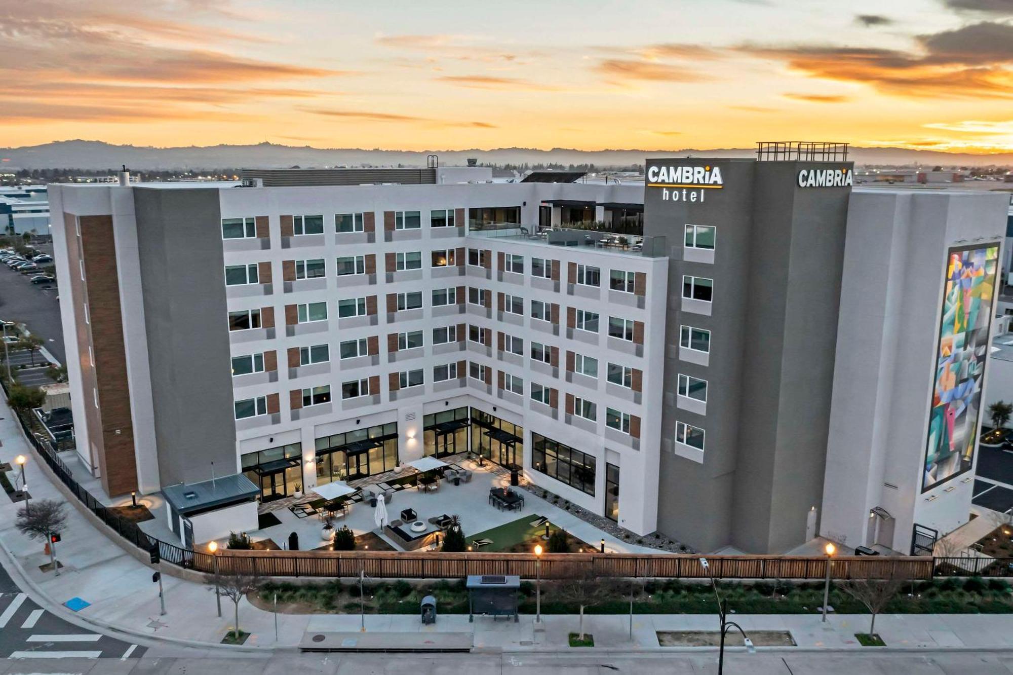 Cambria Hotel Burbank Airport Esterno foto